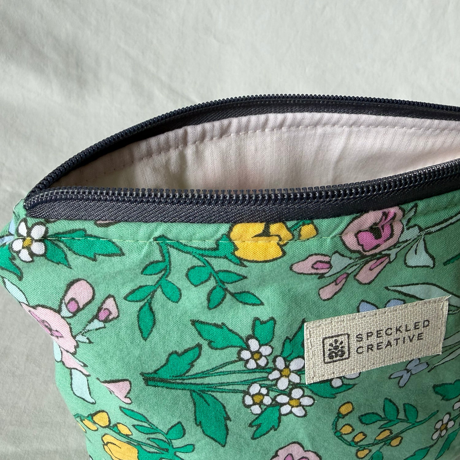 Green Wildflowers Stand-Up Zipper Pouch